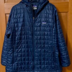 Women’s navy blue Patagonia nano puff hooded jacket size XXL
